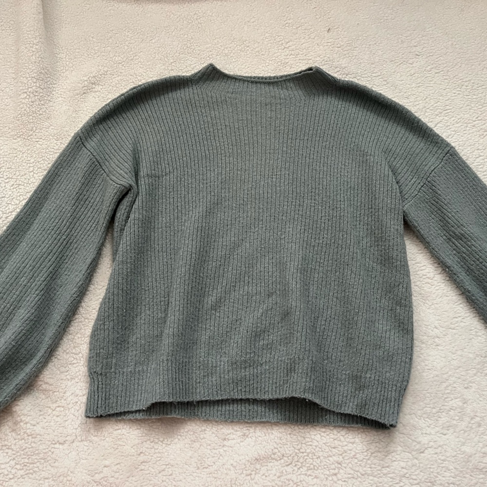 Cute blue sweater! Light and soft! Size Medium!